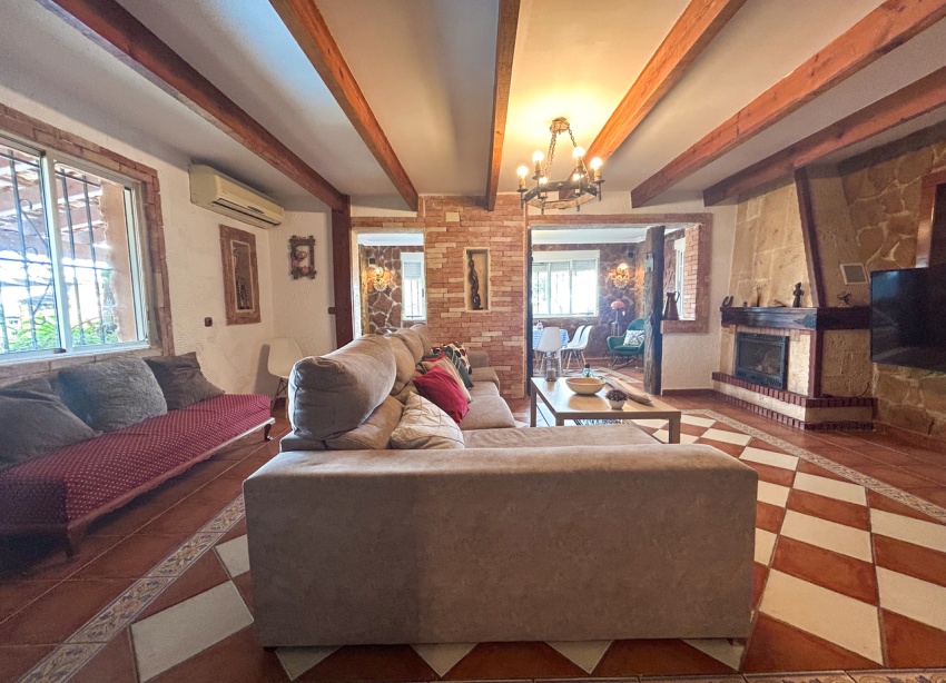 Resale - Villa / House - Jacarilla