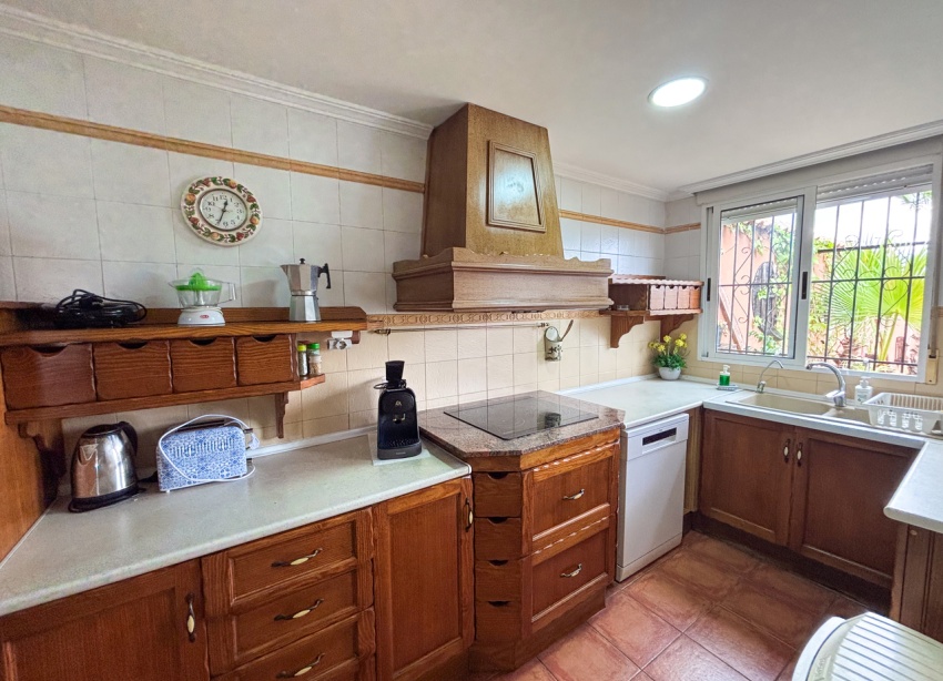 Resale - Villa / House - Jacarilla