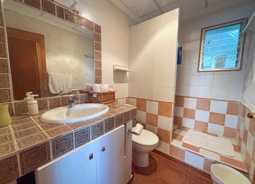 Resale - Villa / House - Jacarilla
