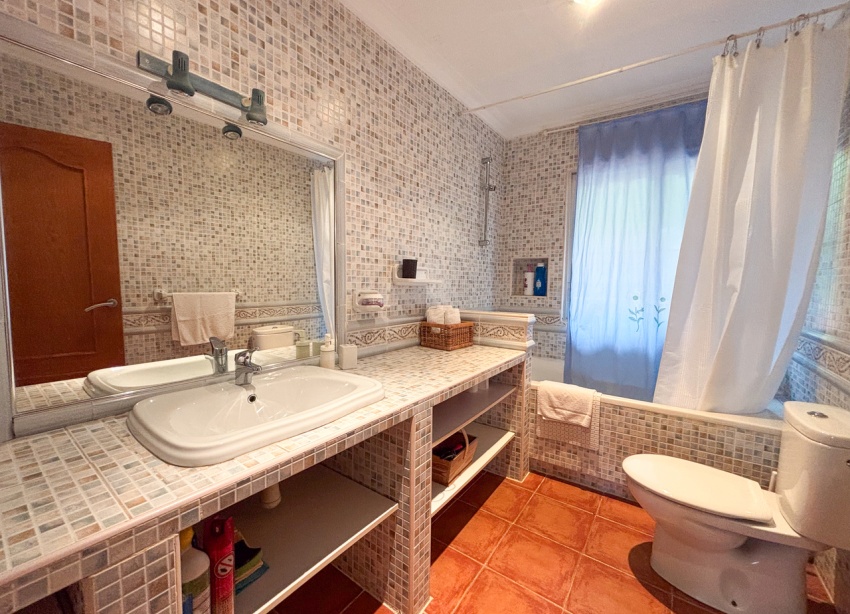 Resale - Villa / House - Jacarilla