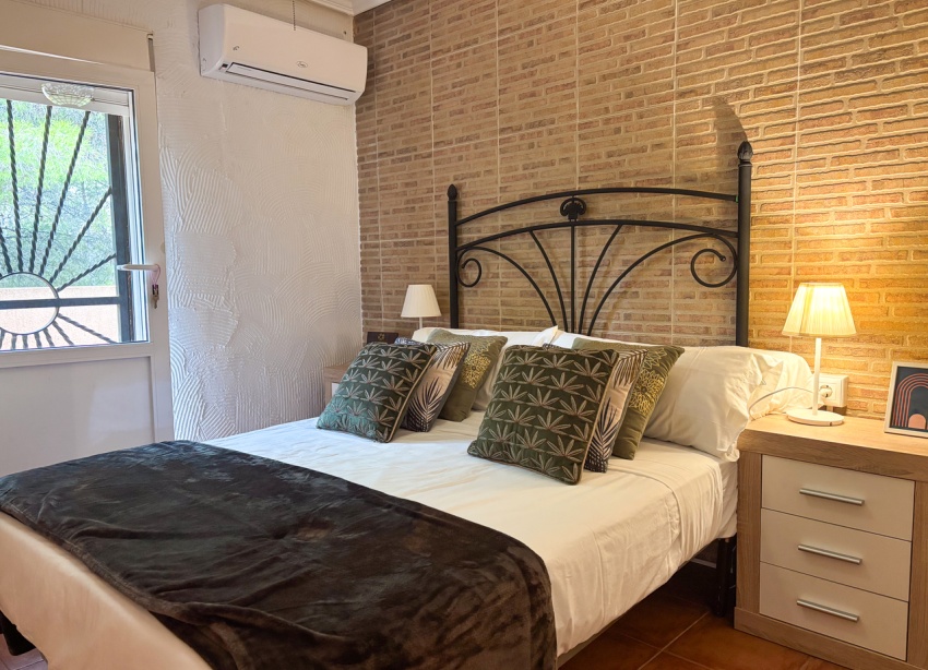 Resale - Villa / House - Jacarilla