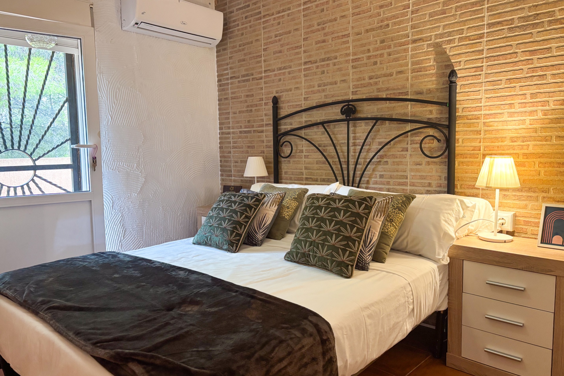 Resale - Villa / House - Jacarilla