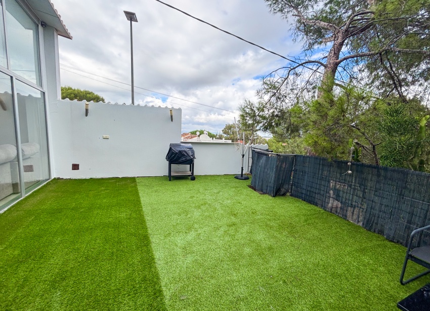 Resale - Villa / House - Jacarilla