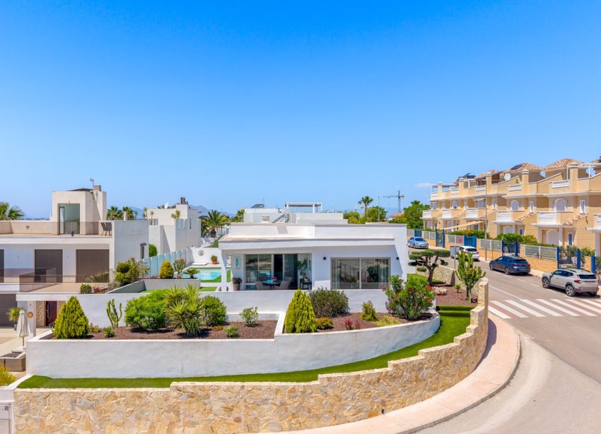 Resale - Villa / House - La Marina