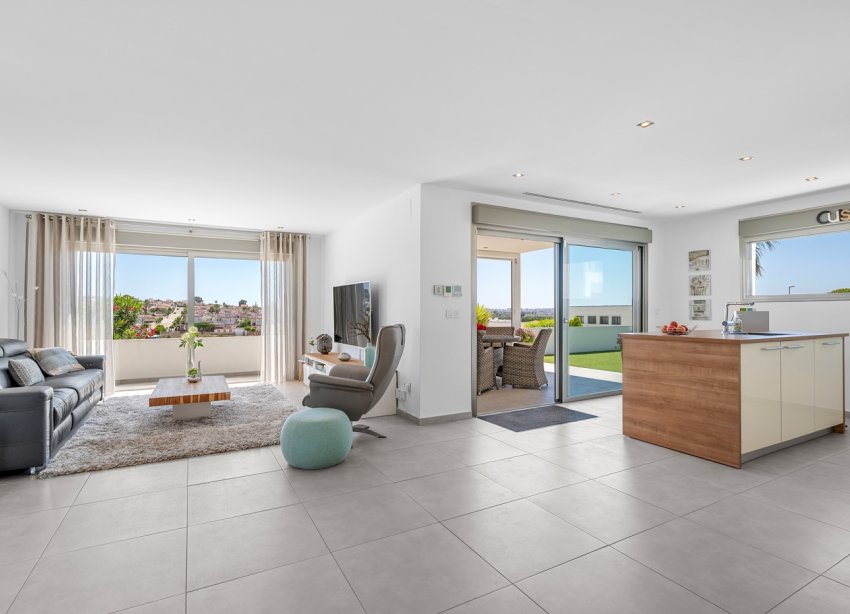 Resale - Villa / House - La Marina