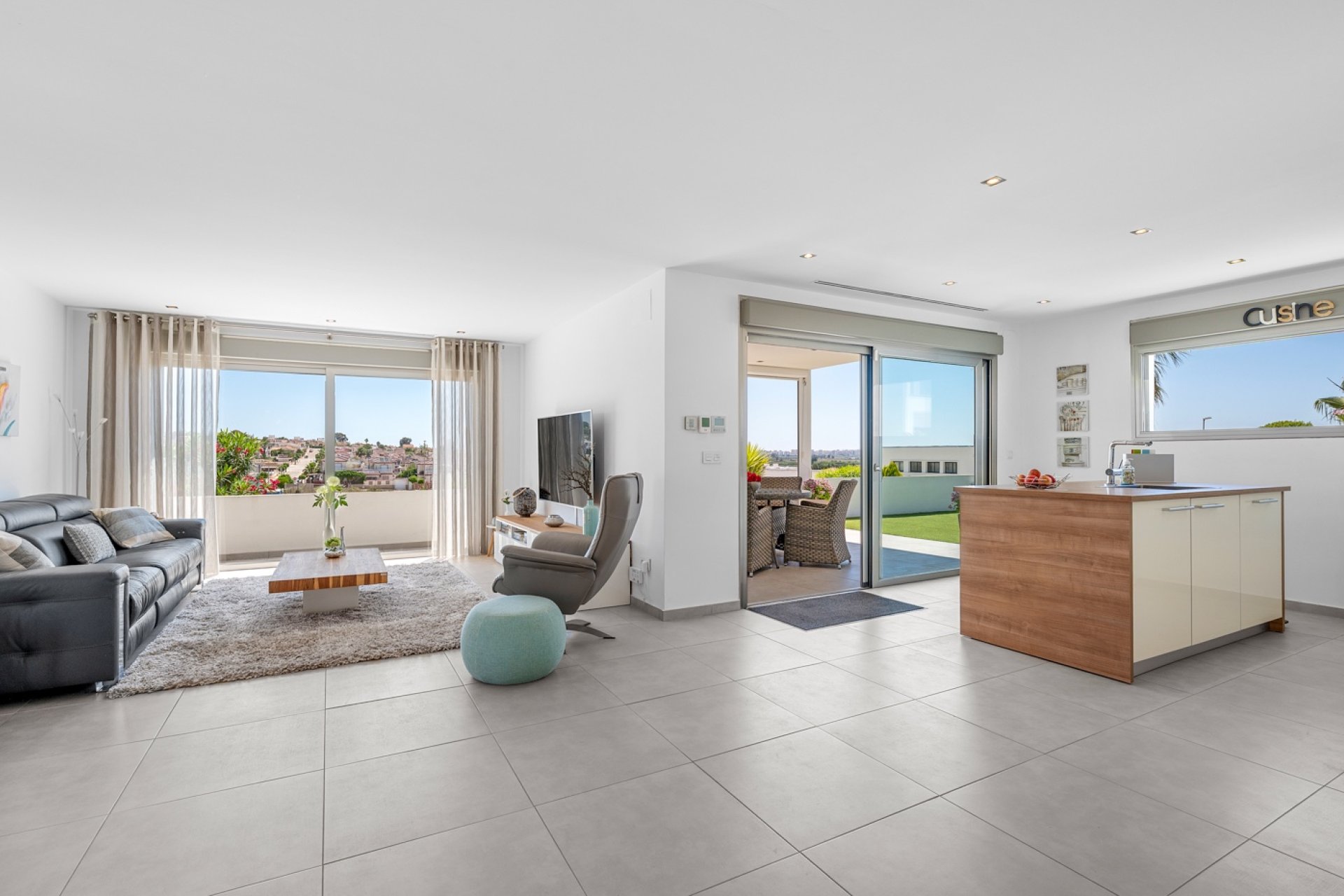 Resale - Villa / House - La Marina