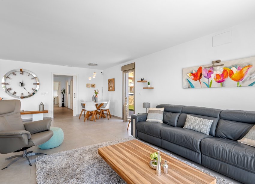 Resale - Villa / House - La Marina