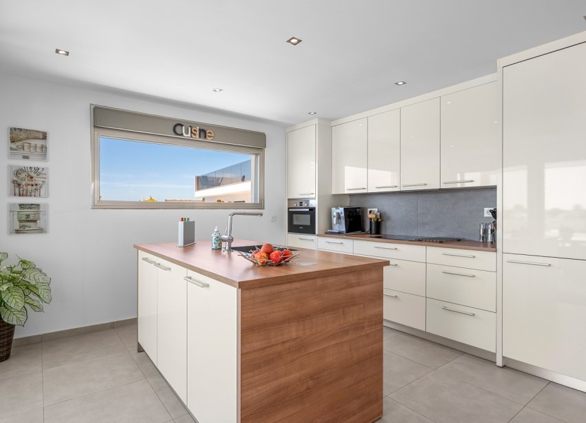 Resale - Villa / House - La Marina