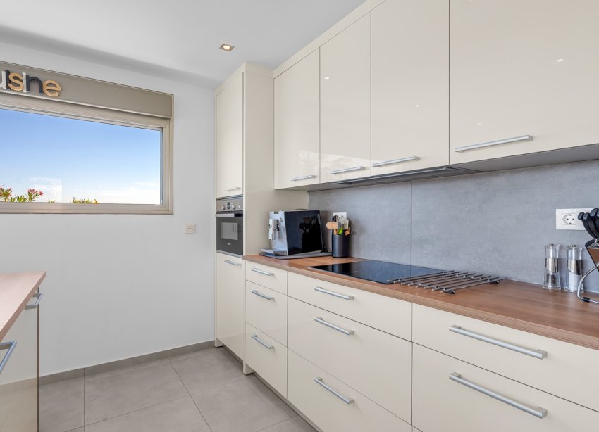 Resale - Villa / House - La Marina