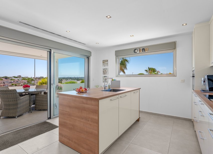 Resale - Villa / House - La Marina