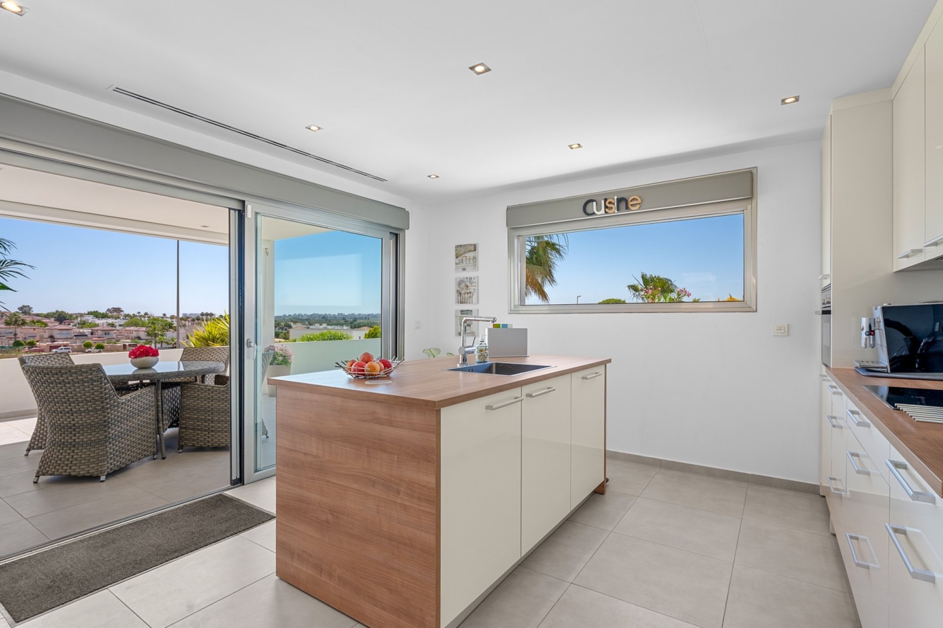 Resale - Villa / House - La Marina