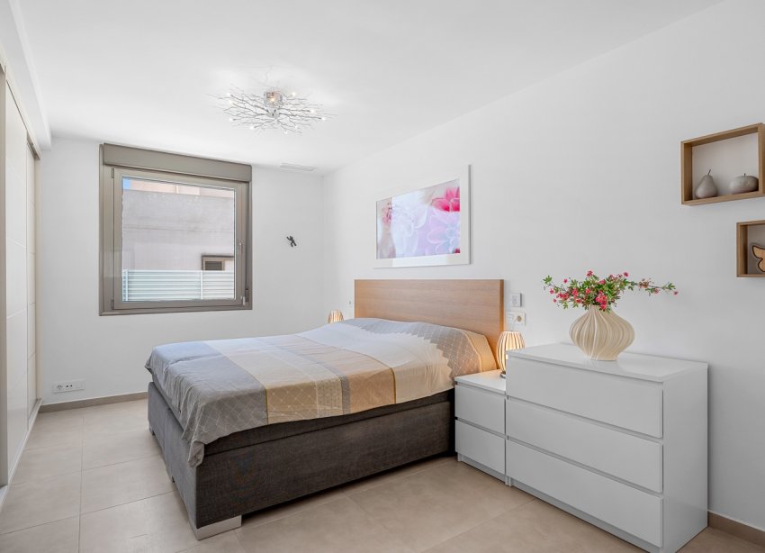 Resale - Villa / House - La Marina