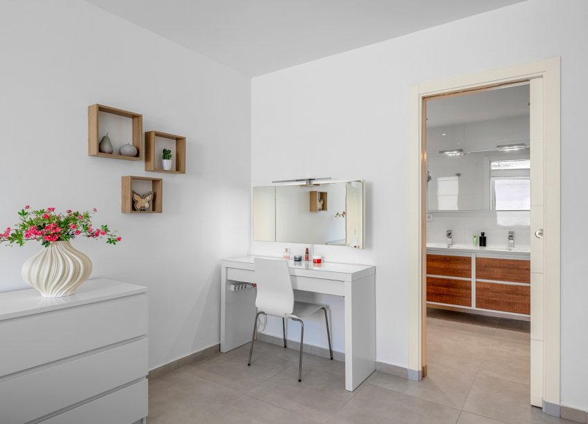 Resale - Villa / House - La Marina