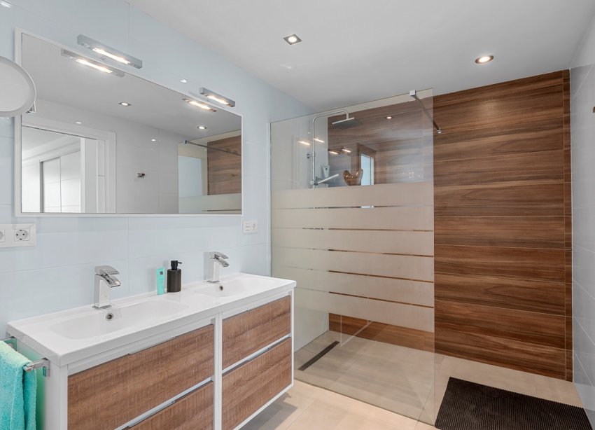 Resale - Villa / House - La Marina