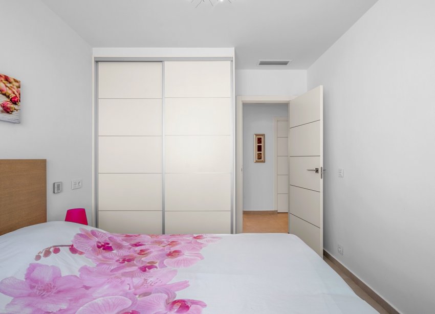 Resale - Villa / House - La Marina