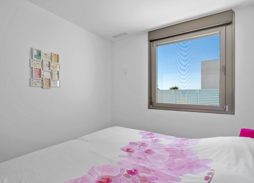 Resale - Villa / House - La Marina