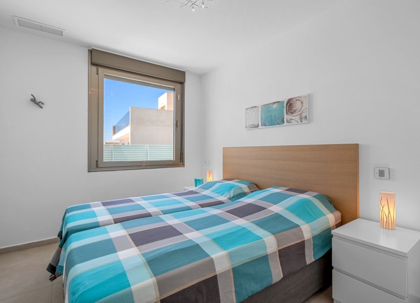 Resale - Villa / House - La Marina