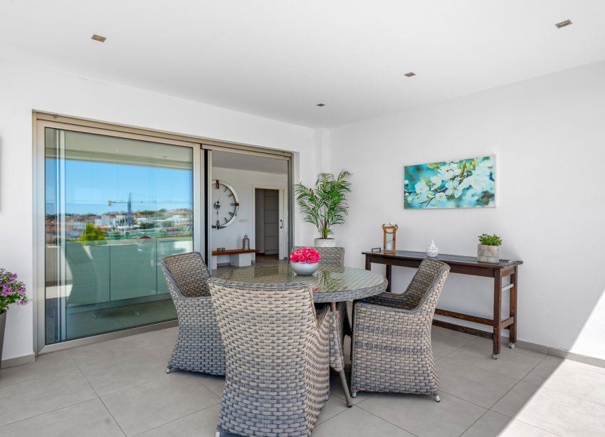 Resale - Villa / House - La Marina