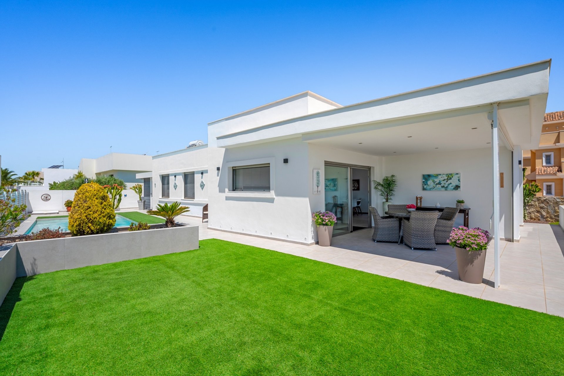 Resale - Villa / House - La Marina