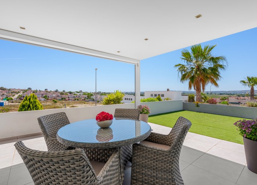 Resale - Villa / House - La Marina