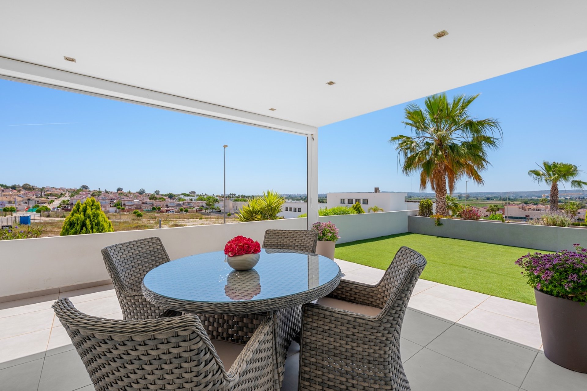 Resale - Villa / House - La Marina