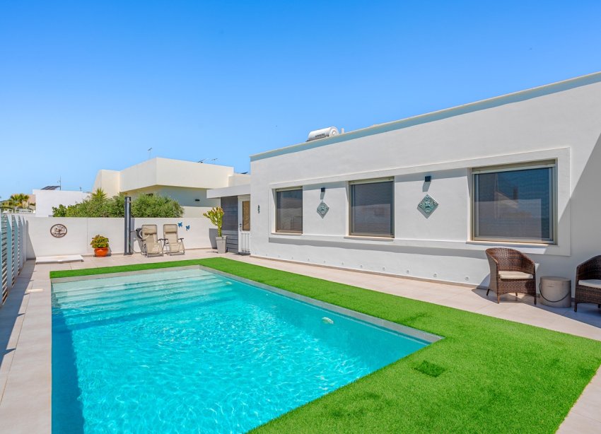 Resale - Villa / House - La Marina