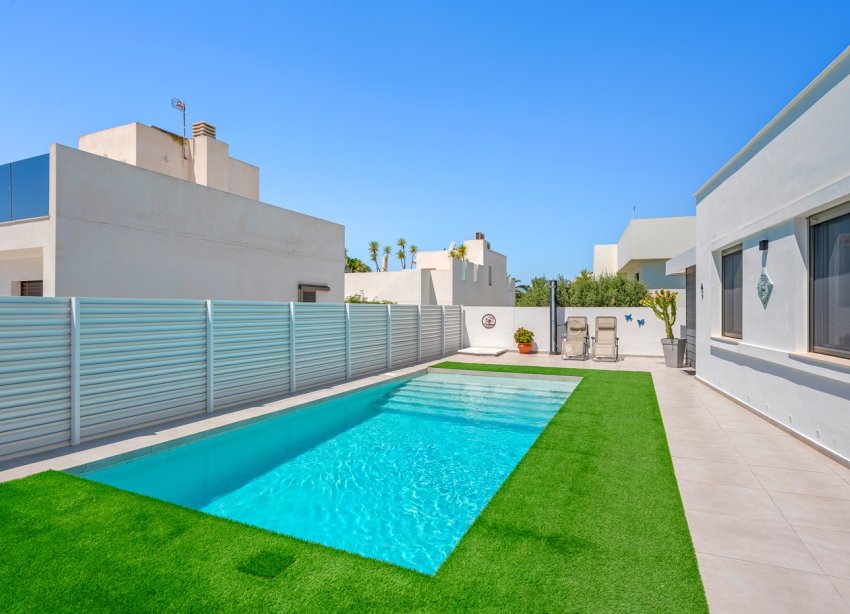 Resale - Villa / House - La Marina