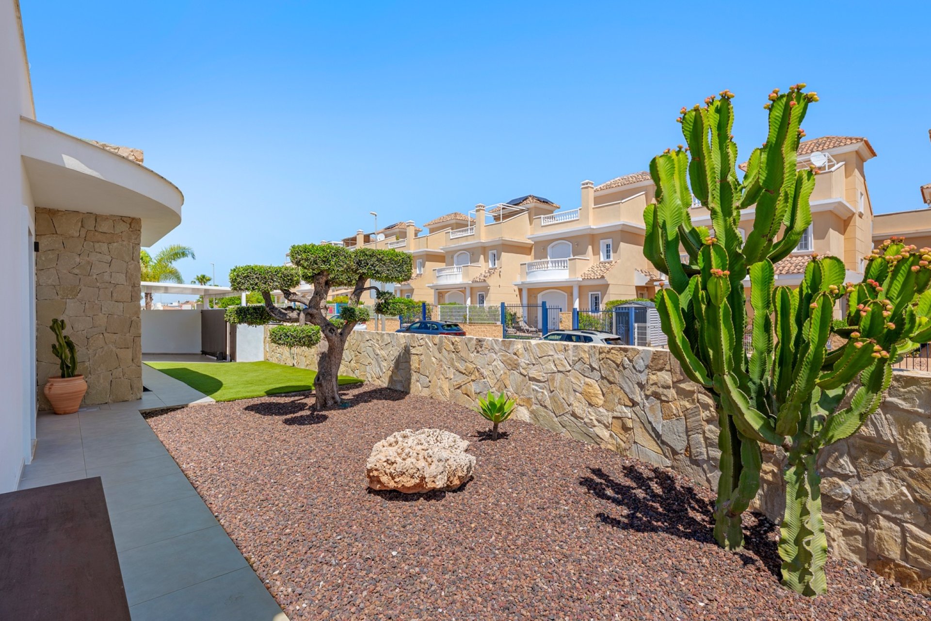 Resale - Villa / House - La Marina