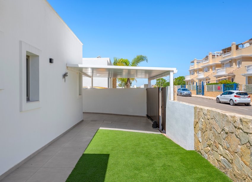 Resale - Villa / House - La Marina