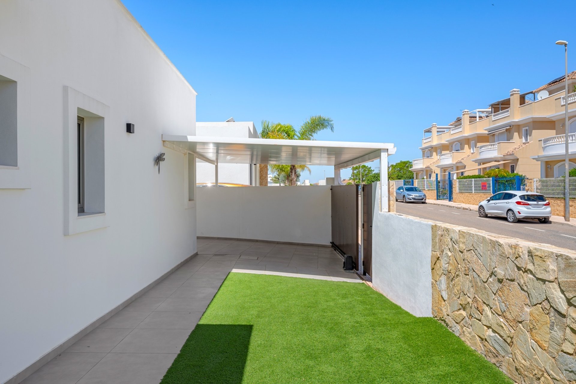 Resale - Villa / House - La Marina