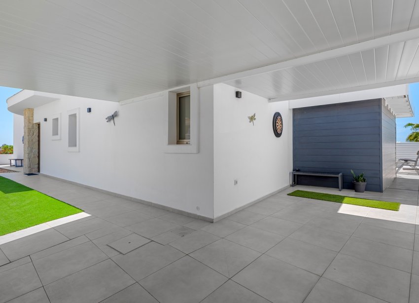 Resale - Villa / House - La Marina