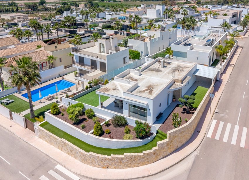 Resale - Villa / House - La Marina