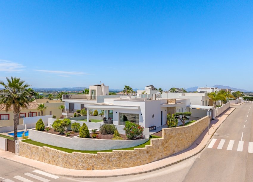 Resale - Villa / House - La Marina