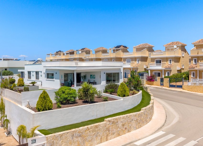 Resale - Villa / House - La Marina
