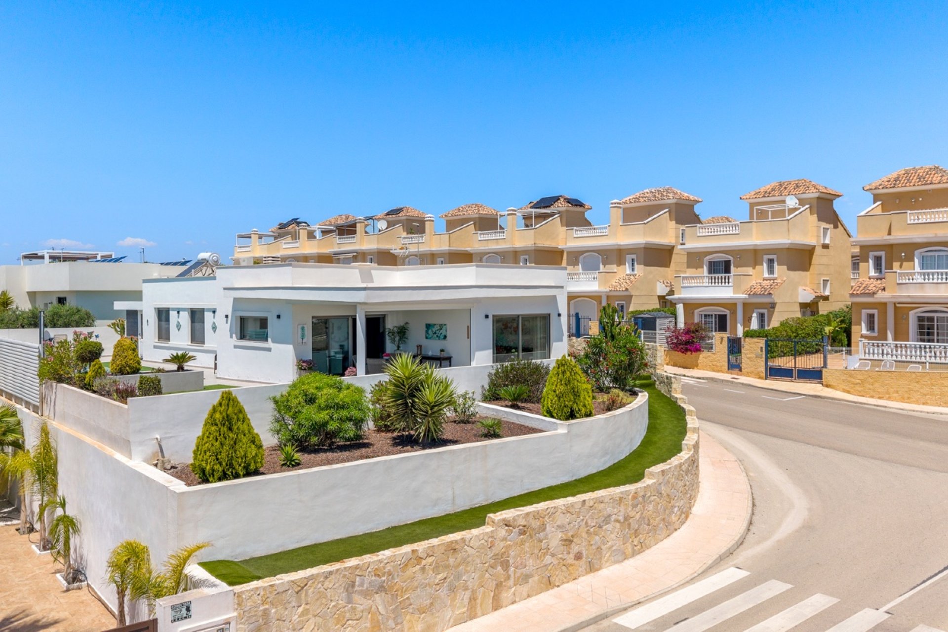 Resale - Villa / House - La Marina