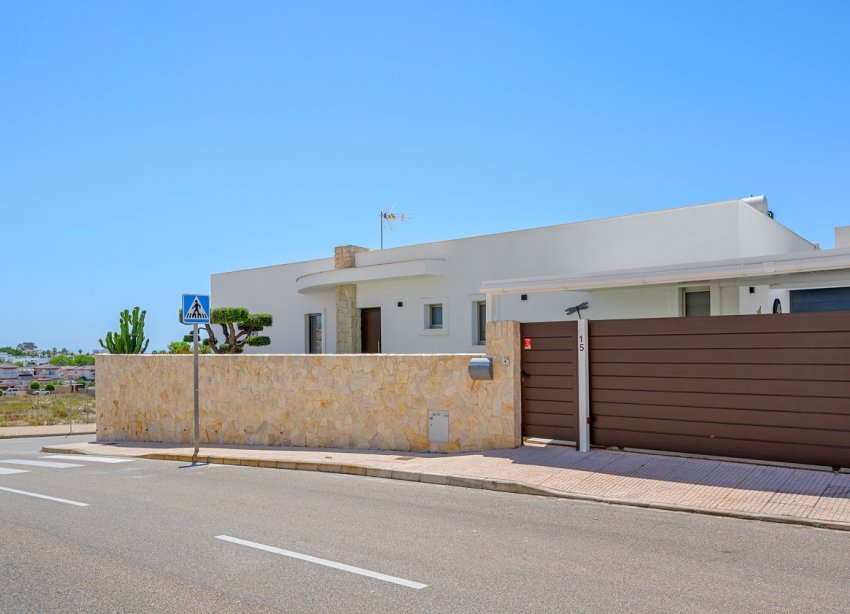 Resale - Villa / House - La Marina