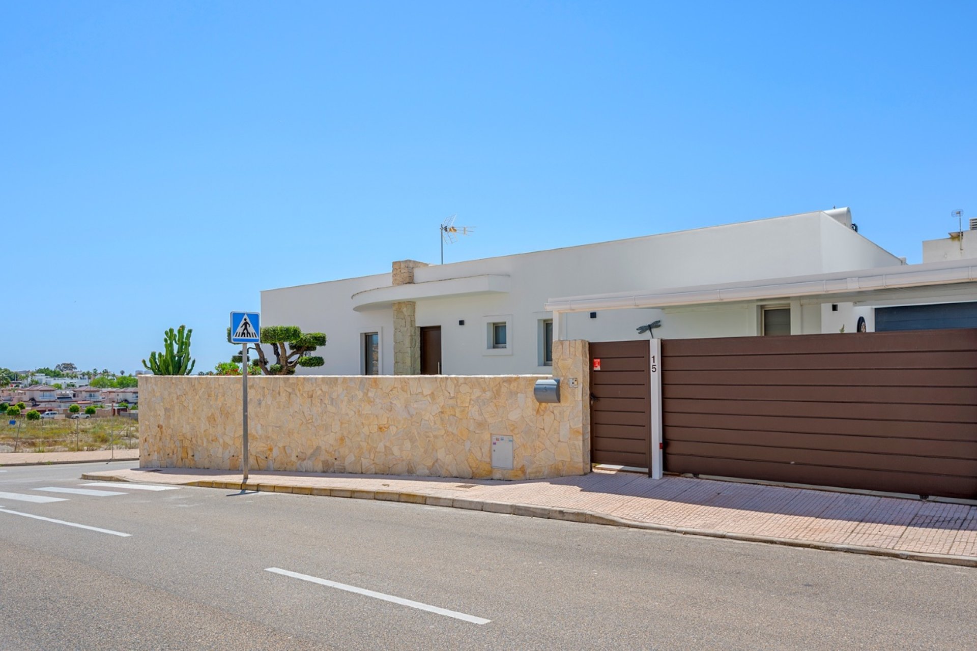 Resale - Villa / House - La Marina