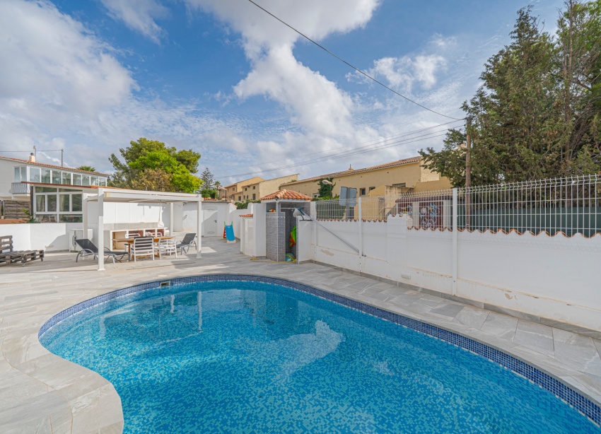 Resale - Villa / House - La Nucía - Panorama