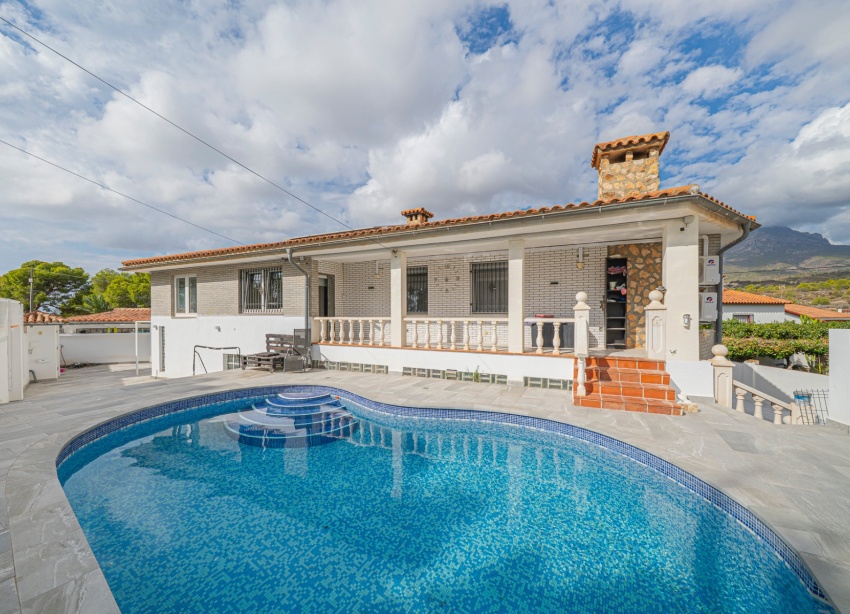 Resale - Villa / House - La Nucía - Panorama