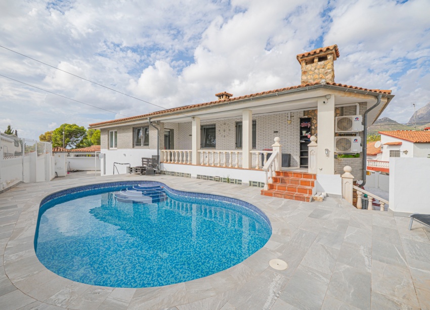 Resale - Villa / House - La Nucía - Panorama