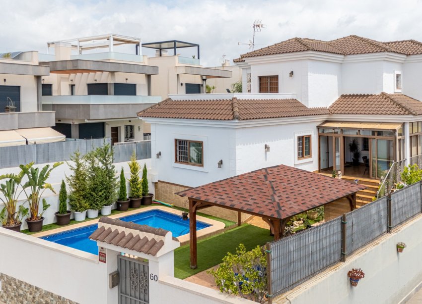 Resale - Villa / House - Los Montesinos - La Herrada