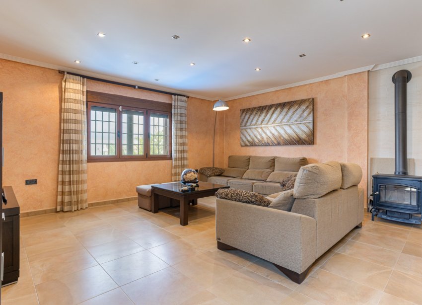Resale - Villa / House - Los Montesinos - La Herrada