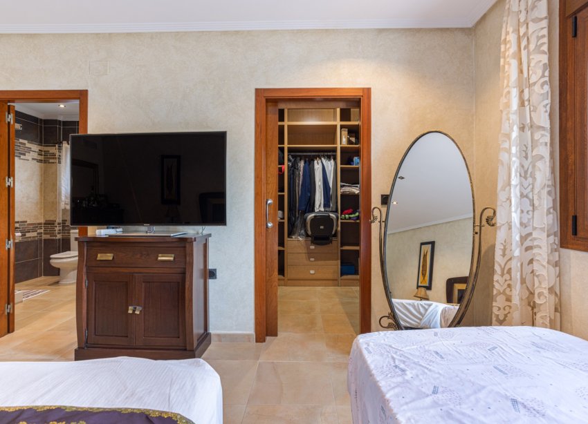 Resale - Villa / House - Los Montesinos - La Herrada