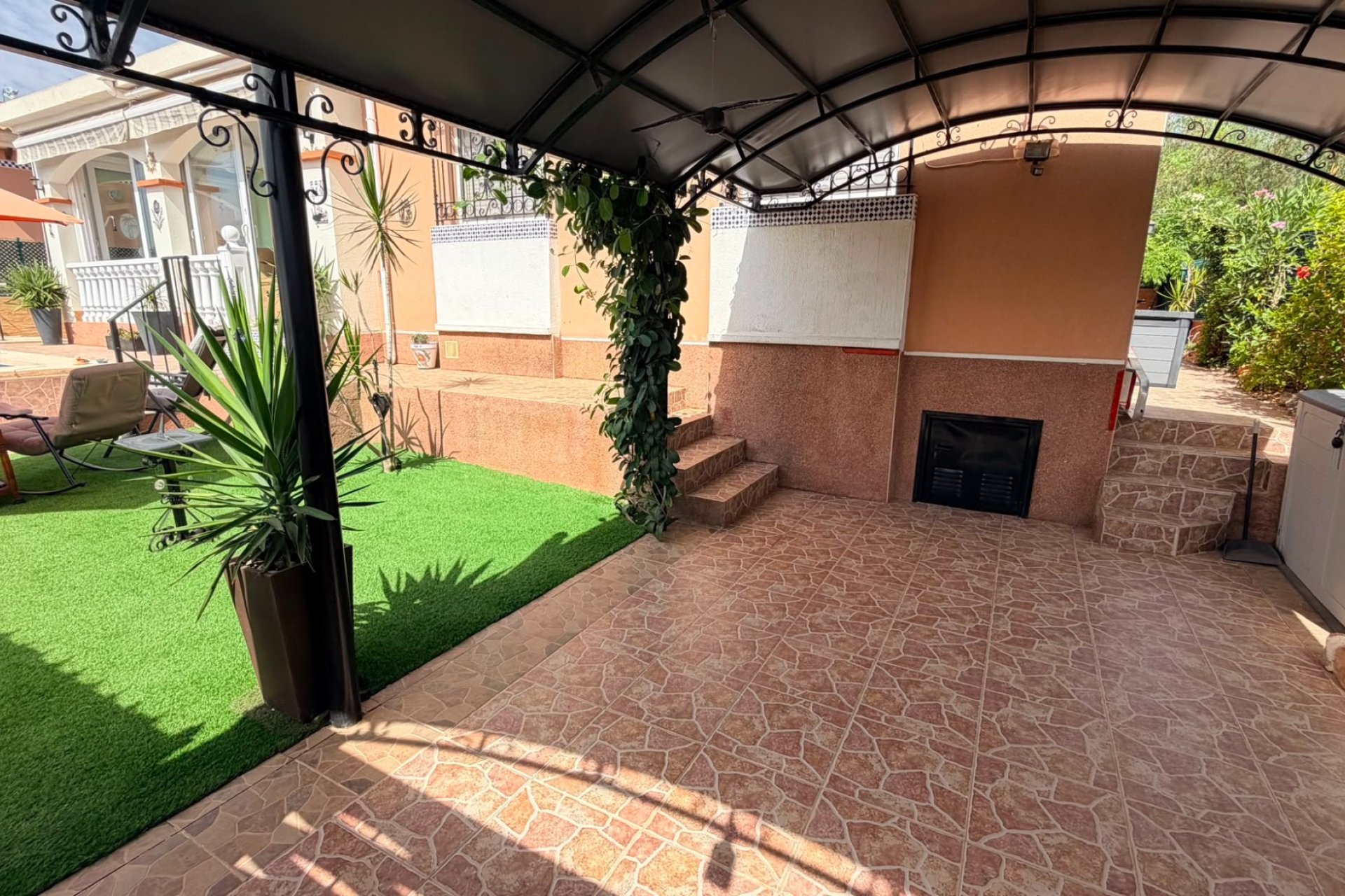 Resale - Villa / House - Los Montesinos - La Herrada