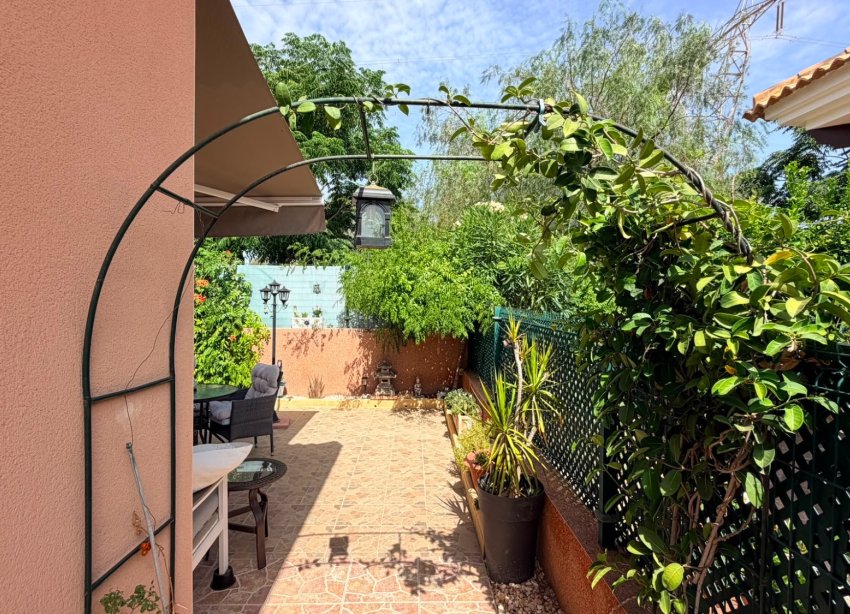 Resale - Villa / House - Los Montesinos - La Herrada