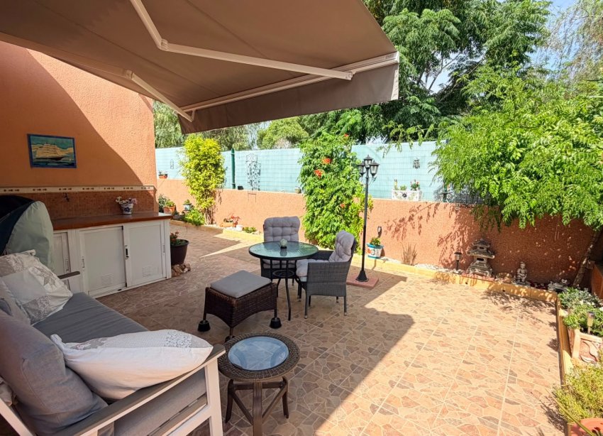 Resale - Villa / House - Los Montesinos - La Herrada
