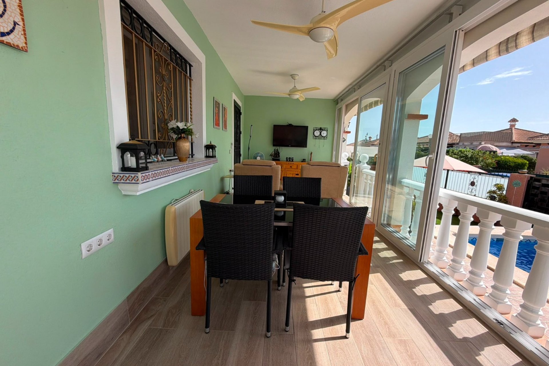 Resale - Villa / House - Los Montesinos - La Herrada