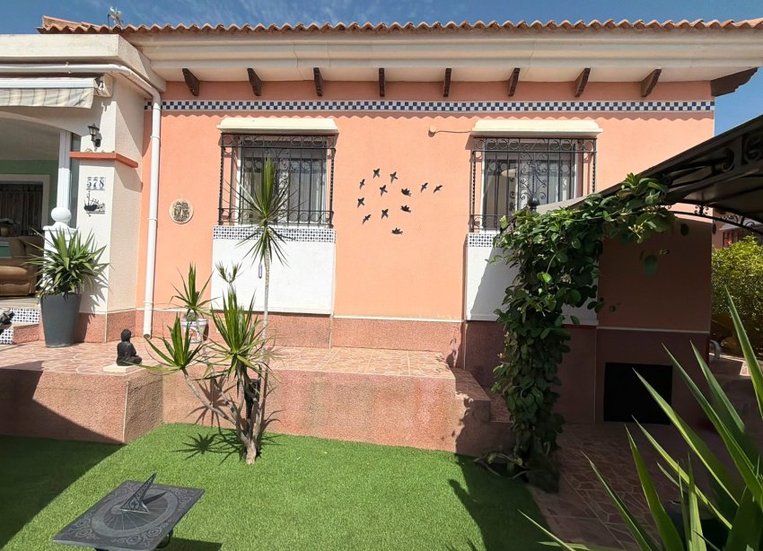 Resale - Villa / House - Los Montesinos - La Herrada