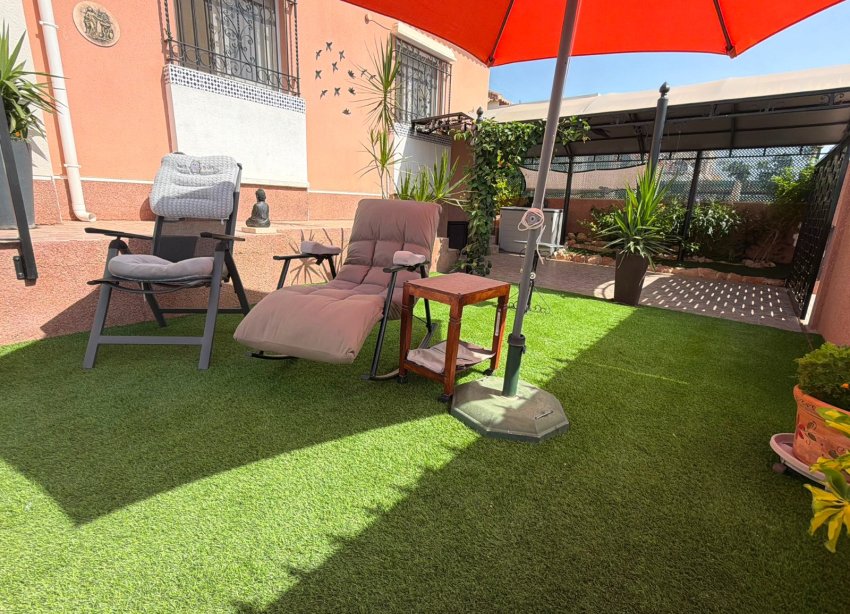 Resale - Villa / House - Los Montesinos - La Herrada