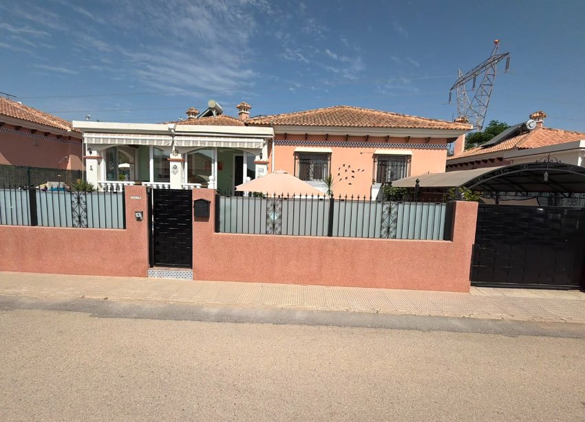 Resale - Villa / House - Los Montesinos - La Herrada